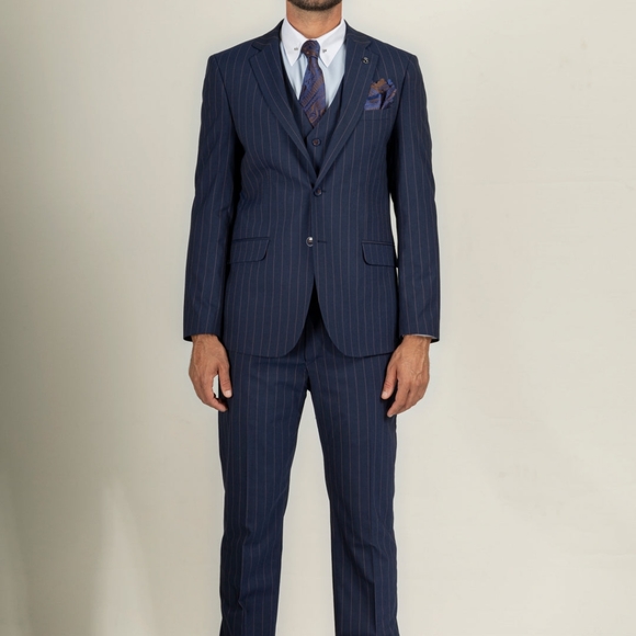 3 Piece Blue Pinstripe Suit 36R x 30W - Picture 3 of 6